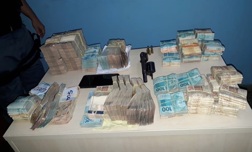 Trio é preso com arma e mais de R$ 250 mil em carro de luxo no Amazonas