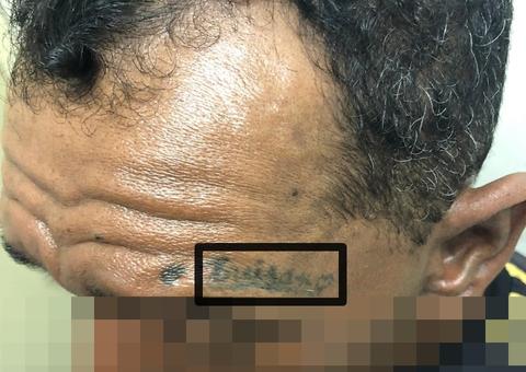 Com nome de vítima tatuado na testa, homem mata namorada enforcada em quarto de motel