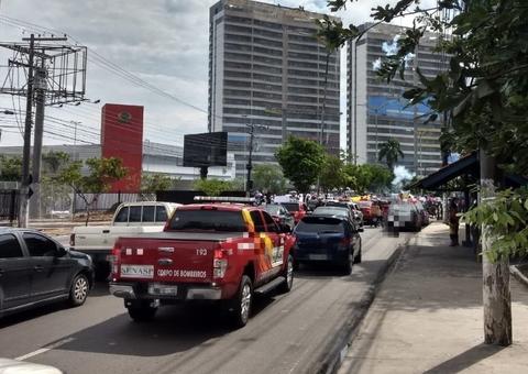 Manifestação na frente da Susam paralisa trânsito em avenidas de Manaus