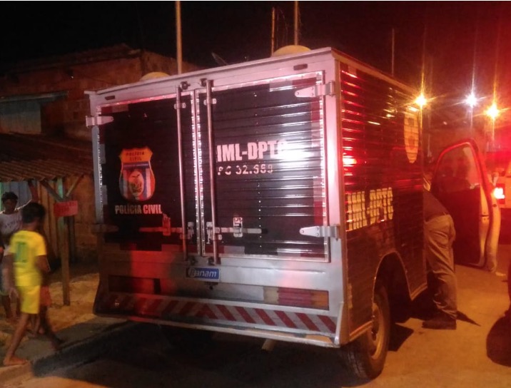 Adolescente é executado a tiros em frente a própria casa em Manaus