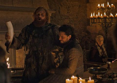 Diretor de arte de 'Game of Thrones' minimiza copo de café em episódio