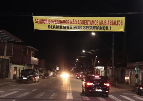 Moradores erguem faixa contra falta de segurança em bairro de Manaus 