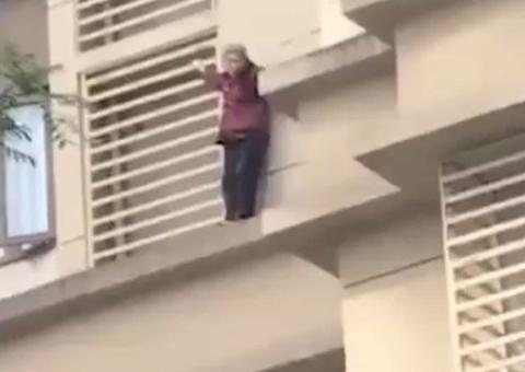 Com Alzheimer, idosa de 84 anos pula de 14º andar de prédio para escapar do calor