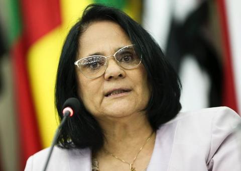 'Funai vai ficar com a mamãe Damares, e não com papai Moro', diz Damares Alves