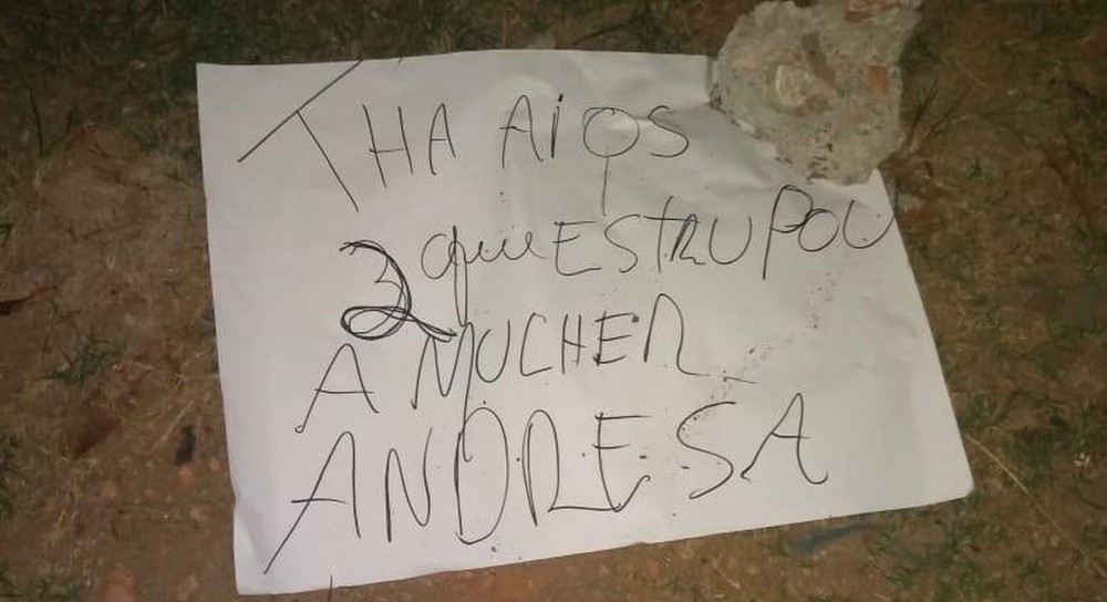 Polícia conclui que homens encontrados mortos com bilhete são autores do estupro de universitária