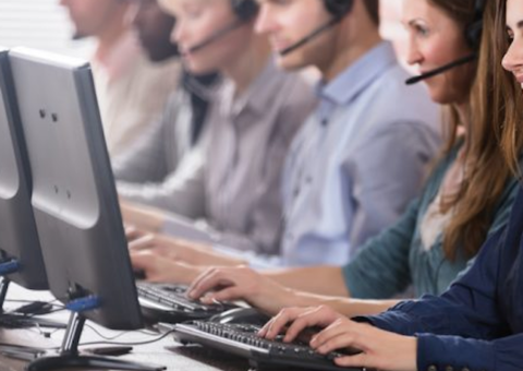 Operadora de telemarketing obtém indenização maior por difamação