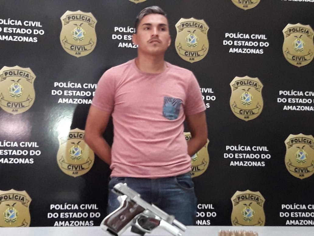 Com pistola e drogas avaliadas em R$ 80 mil, jovem é preso em barco no porto de Manaus