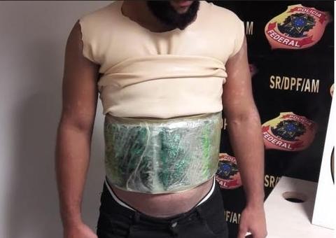 Homem é preso com droga amarrada ao corpo em aeroporto de Manaus