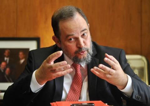 Morre em acidente de carro embaixador do Brasil no Líbano