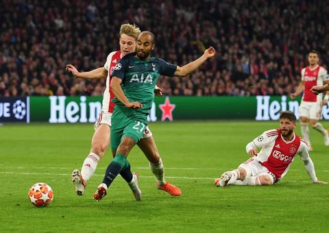 Lucas dá show, Tottenham vira sobre o Ajax e vai enfrentar o Liverpool na final