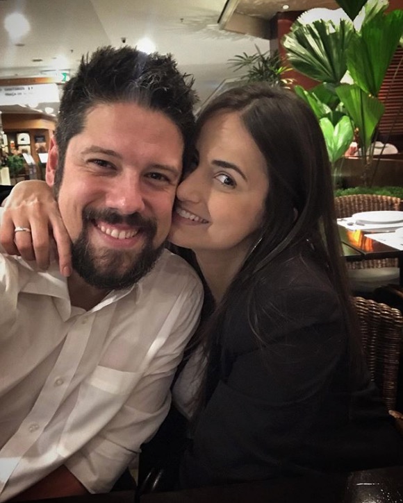 Mari Palma e Phelipe Siani negam fim de namoro e postam foto juntos