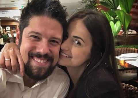 Mari Palma e Phelipe Siani negam fim de namoro e postam foto juntos