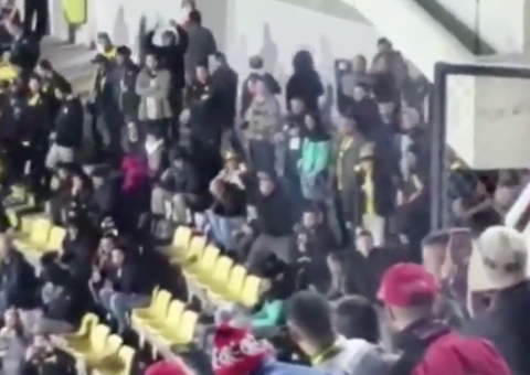 Torcedor do Peñarol imita macaco para torcida do Flamengo