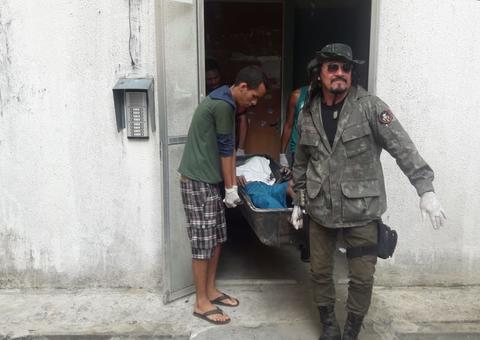 Na cadeira de rodas, idoso é encontrado morto dentro de casa em Manaus