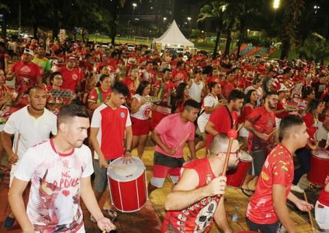 Batucada do Garantido realiza ensaio no CSU do Parque 10