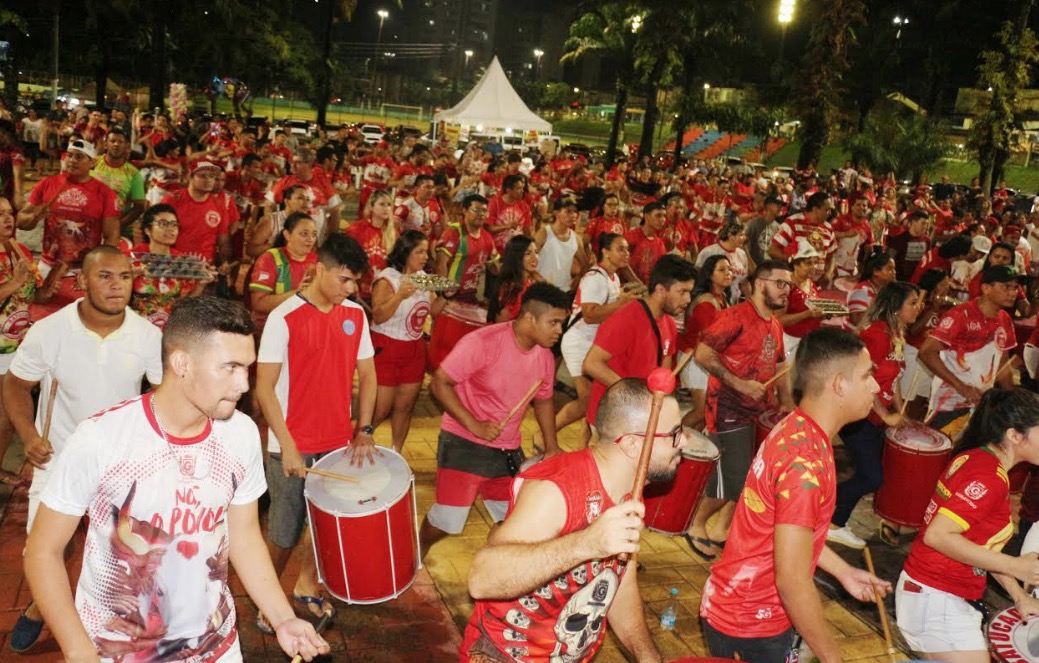 Batucada do Garantido realiza ensaio no CSU do Parque 10