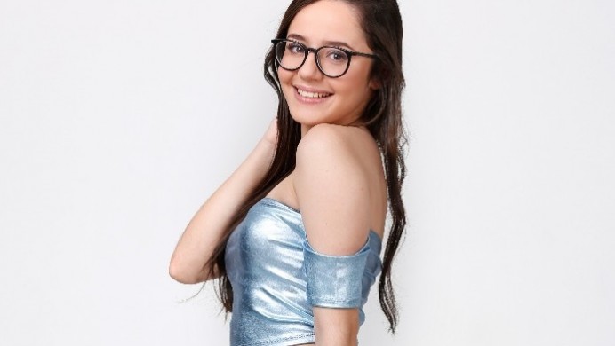 Marcella Bártholo lança nova música autoral no Tacacá na Bossa