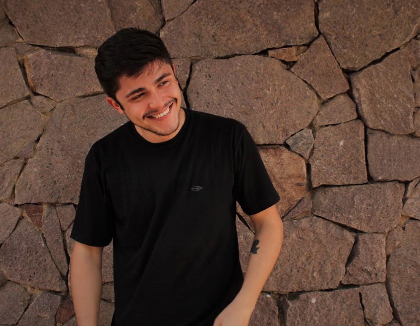 Santaella apresenta show com hits de Djavan a Beyoncé no Teatro da Instalação