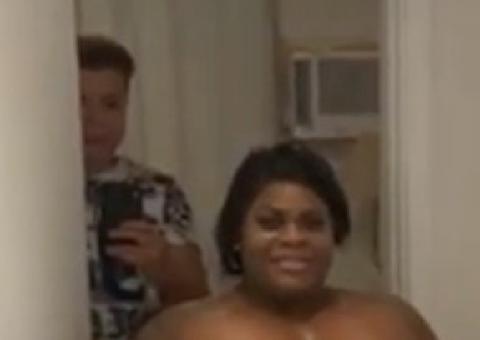 David Brazil expõe seios recém-operados de Jojo Todynho: 'ficou imenso!'