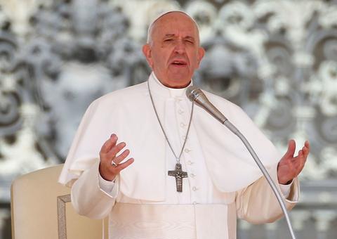 Papa torna obrigatório que religiosos denunciem abusos sexuais