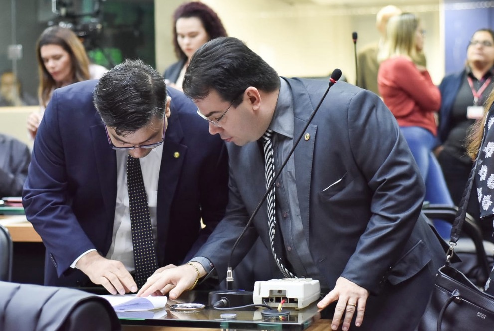 CPI da Seduc recebe três assinaturas no primeiro dia de coleta na Aleam 