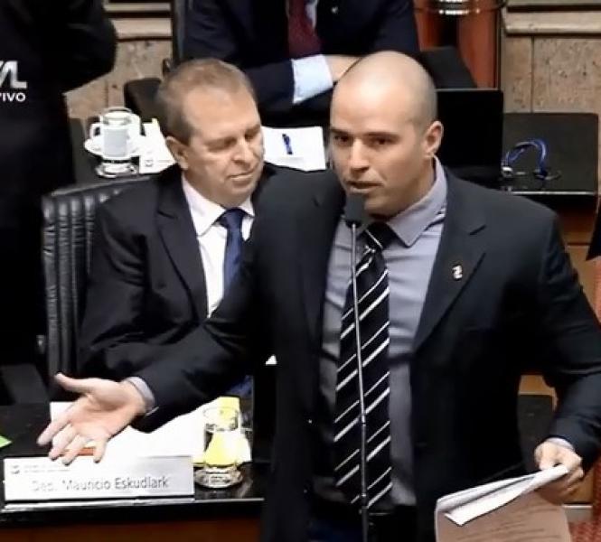 Deputado diz que roupa usada pelas mulheres pode estimular estupro