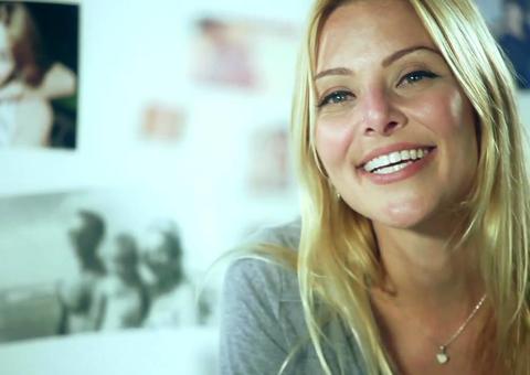 Fernanda Mello aborda amor-próprio e relacionamentos abusivos em seu sexto livro