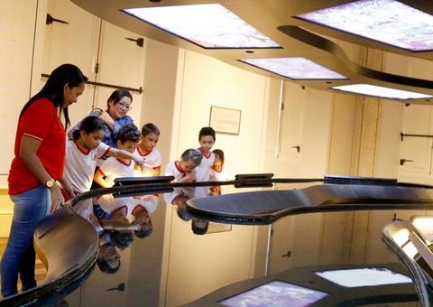 Projeto 'Uma Tarde no Museu' leva deficientes auditivos ao Museu da Cidade