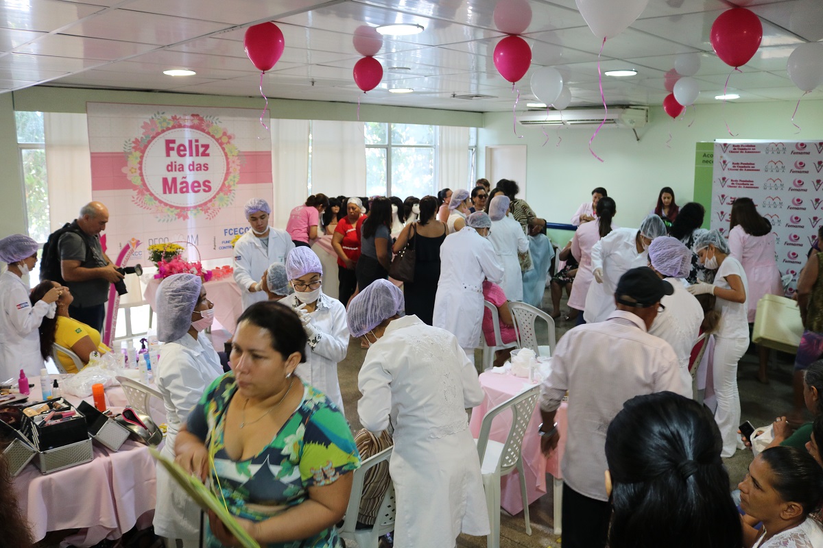 'Manhã de Beleza' atende cerca de 100 pessoas na Fundação Cecon