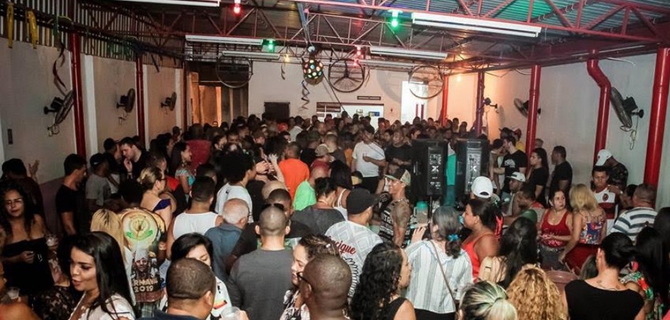 Beth Carvalho recebe homenagem na Roda de Samba da Timboca