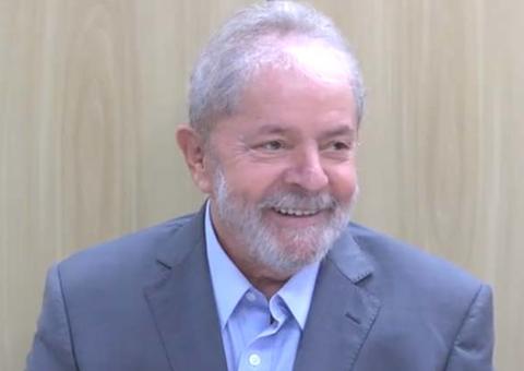 Lula usa Twitter para cutucar Bolsonaro e filho 'Pitbull'