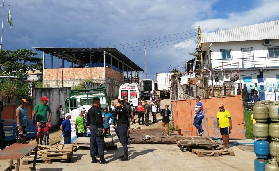 Dois homens morrem após inalarem amônia em porão de balsa no Amazonas
