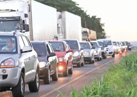 Movimento de carros é intenso após reabertura da fronteira com a Venezuela em Roraima
