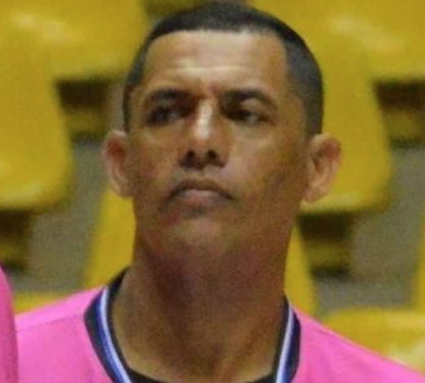 Árbitro de Futsal cai morto em quadra durante jogo