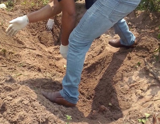 Dupla suspeita de matar e enterrar o homem em cova rasa é presa no Amazonas