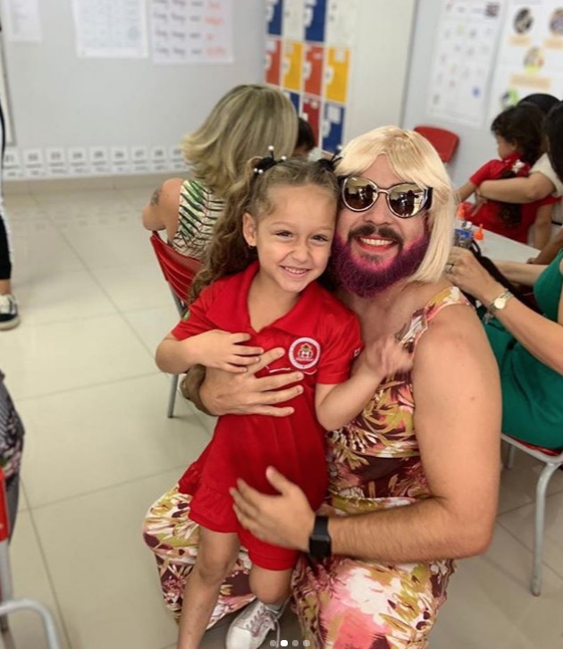  Viúvo se veste de mulher para homenagear filha no Dia das Mães 