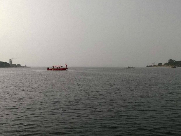 Lancha com 8 pessoas naufraga a caminho de festejo no Amazonas