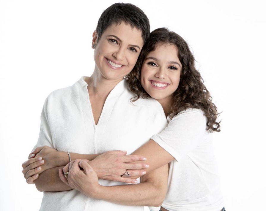 Sandra Annenberg posta foto rara com filha e semelhança surpreende