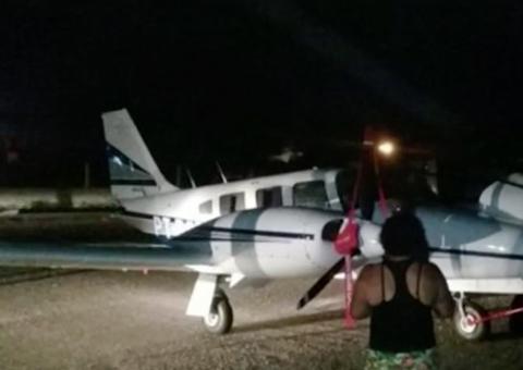 Na escuridão, avião com o cantor Amado Batista faz pouso de emergência