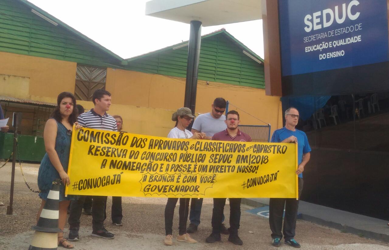 Aprovados no concurso da Seduc fazem protesto e cobram convocação imediata 