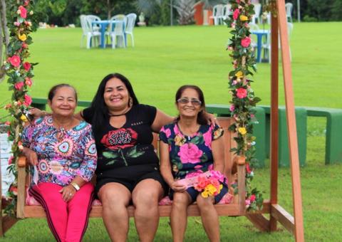 Atendimento especial traz conforto aos que prestaram homenagens à mães em cemitérios de Manaus