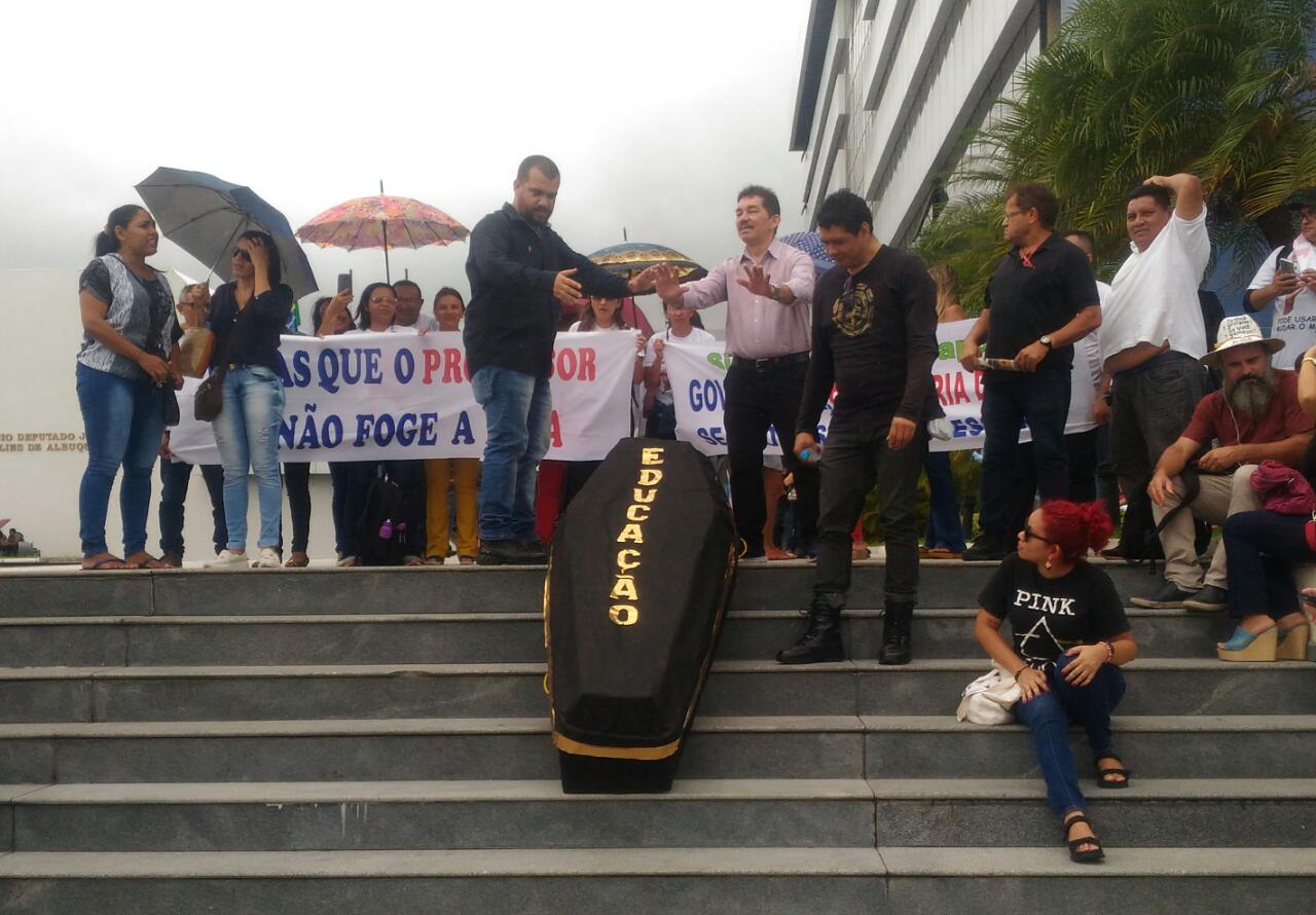 Professores não cedem e acusam Wilson Lima de tentar criminalizar o movimento