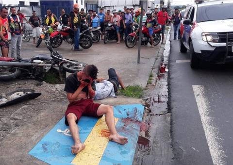 Suspeitos de assalto se arrebentam em acidente durante perseguição em Manaus