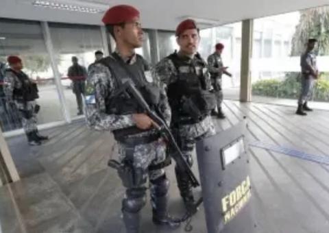 Força Nacional cerca prédio do MEC em véspera de protesto contra cortes