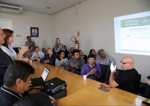 Prefeitura lança edital do Programa Bolsa Idiomas  e divulga resultado do Bolsa Pós-Graduação 