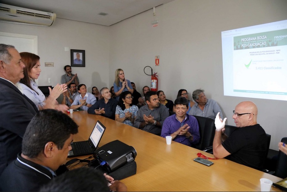 Prefeitura lança edital do Programa Bolsa Idiomas  e divulga resultado do Bolsa Pós-Graduação 