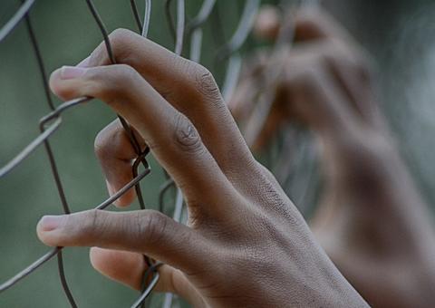 Detentas usam retalhos de uniforme e gaze no lugar de absorventes 