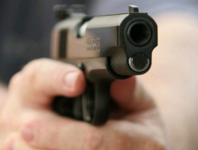 Homem é baleado por grupo misterioso em rua de Manaus