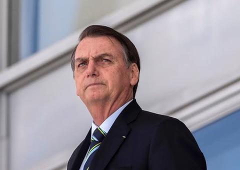 Em meio a manifestações, Bolsonaro afirma que não houve cortes na educação 