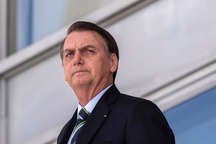 Em meio a manifestações, Bolsonaro afirma que não houve cortes na educação 